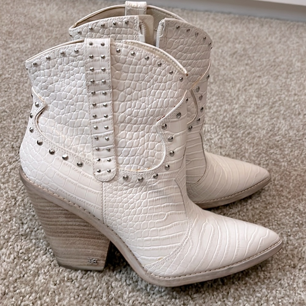 SAM EDELMAN IRIS WHITE WOMENS BOOTS SIZE 9.5 M WESTERN BOOTIE MSRP $180